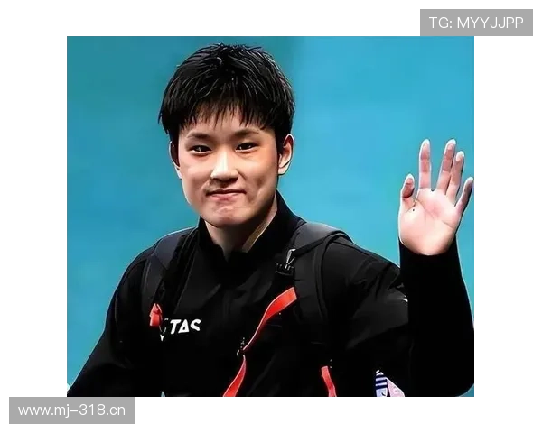 张本智和戴着奢侈手表去训练场，那反差我笑出声